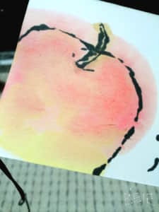 にじんだ色がいい味出しているリンゴさん