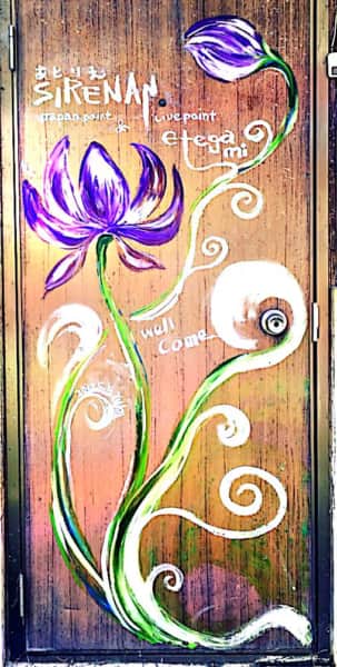 ドアに咲いた絵手紙の花