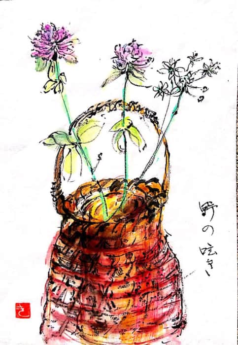 野の呟き 〜竹の花瓶にクローバーとニラの花〜